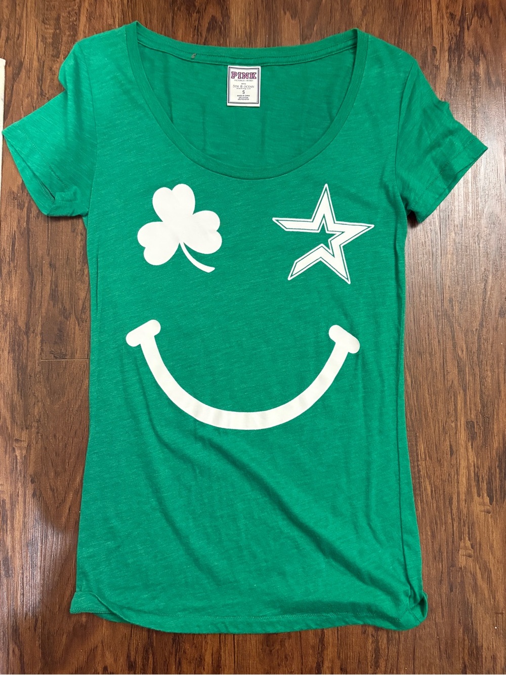 PINK Victoria's Secret Houston Astros Kelly Green Shamrock & Star Smile Tee